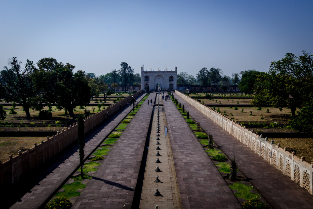 Blick auf das Tor zu Bibi Ka Maqbara, Aurangabad (Indien)