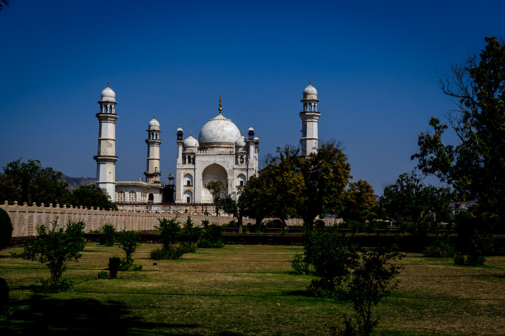 Park rund um Grabstätte Bibi Ka Maqbara, Aurangabad (Indien)